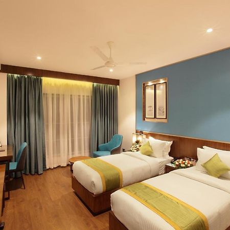 Hotel Ceasar Palace Thodupuzha Luaran gambar