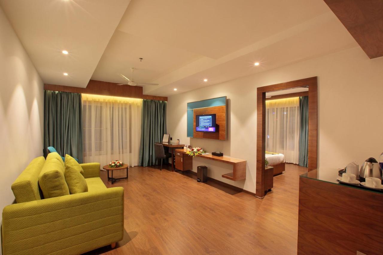 Hotel Ceasar Palace Thodupuzha Luaran gambar